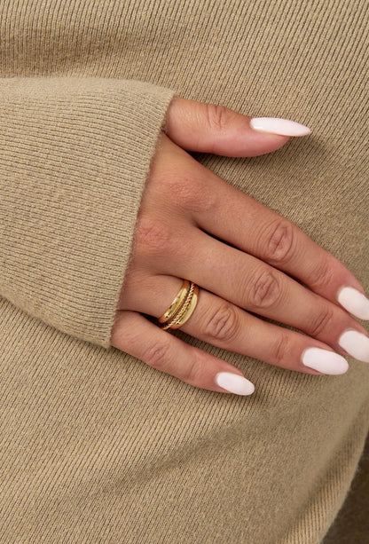 Triple rings ring