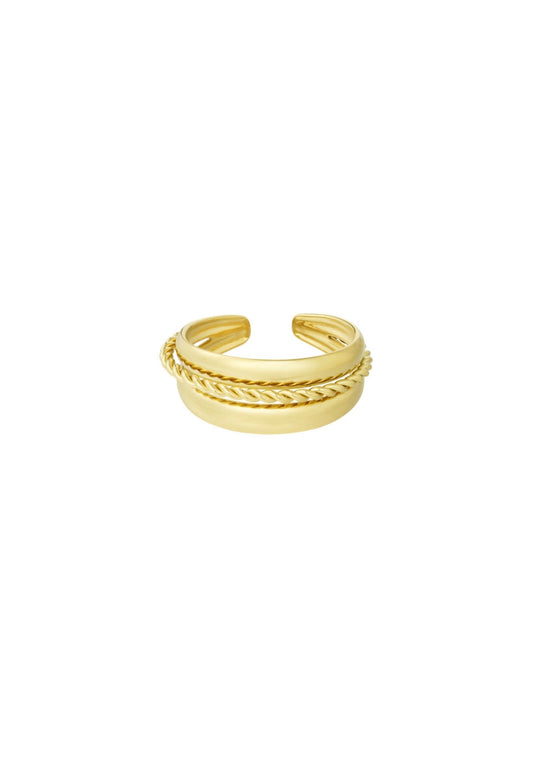 Triple rings ring
